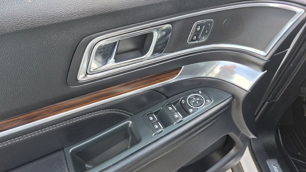 Photo 8 of this FORD EXPLORER
