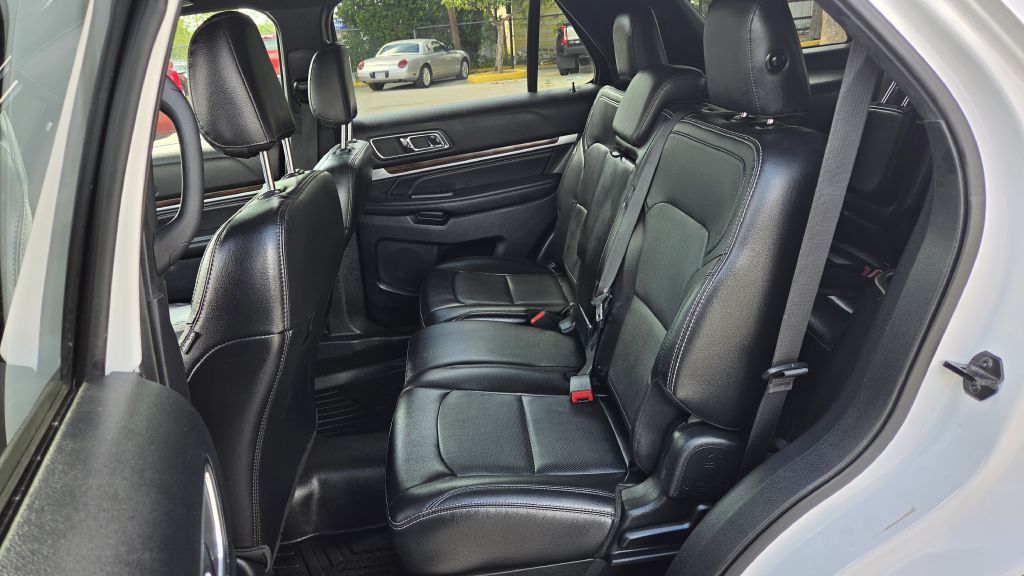 Photo 9 of this FORD EXPLORER