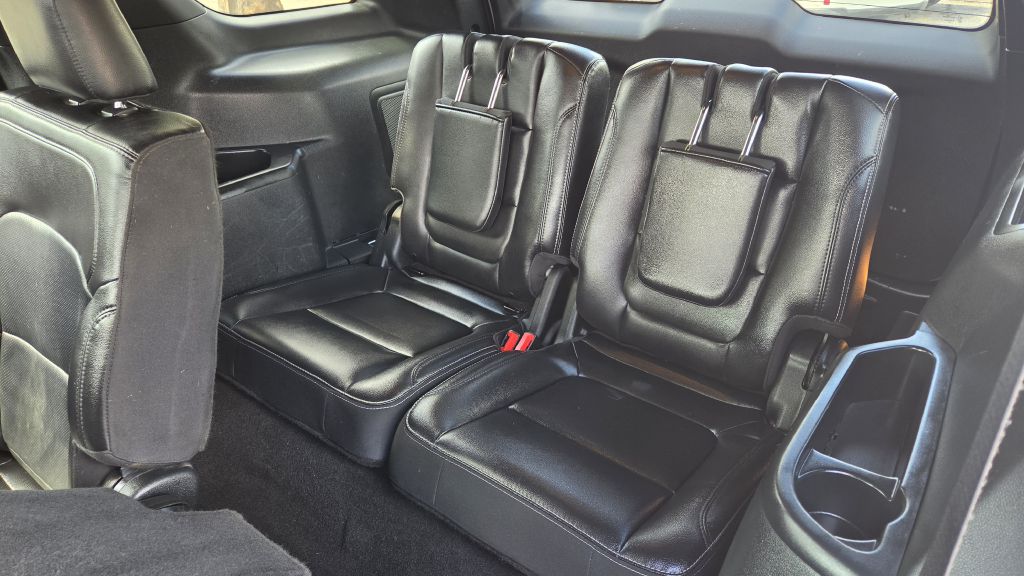 Photo 10 of this FORD EXPLORER
