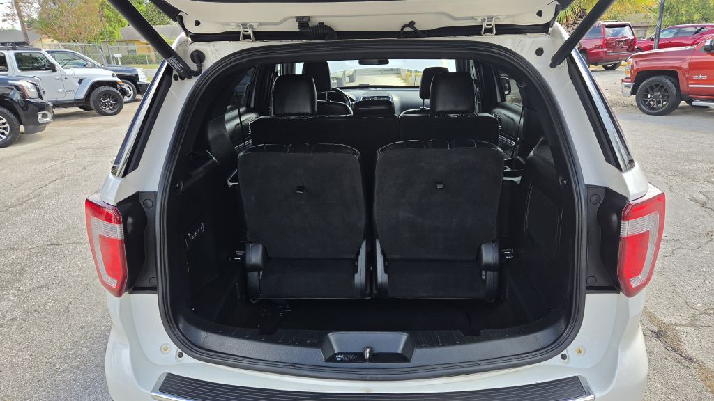 Photo 11 of this FORD EXPLORER