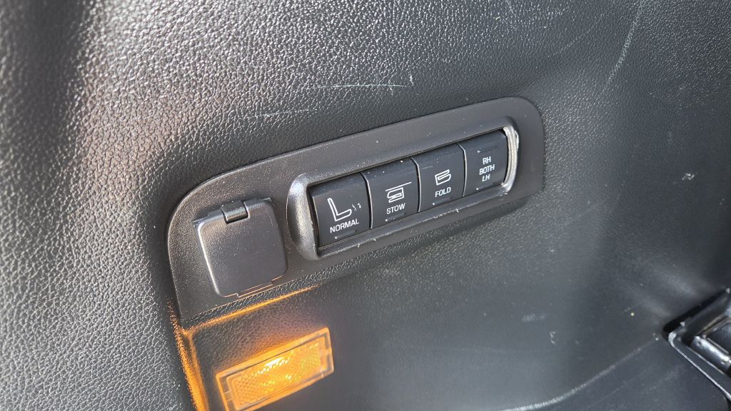 Photo 12 of this FORD EXPLORER