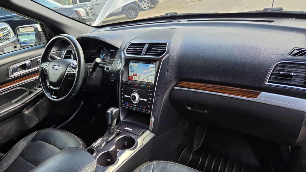 Photo 14 of this FORD EXPLORER
