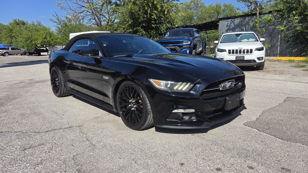 Photo 2 of this FORD MUSTANG