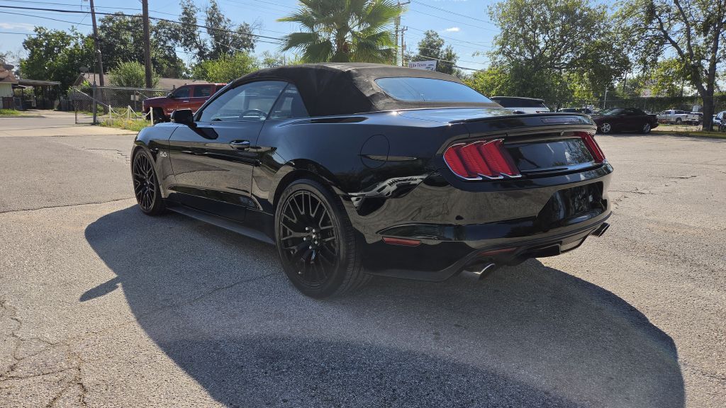 Photo 3 of this FORD MUSTANG