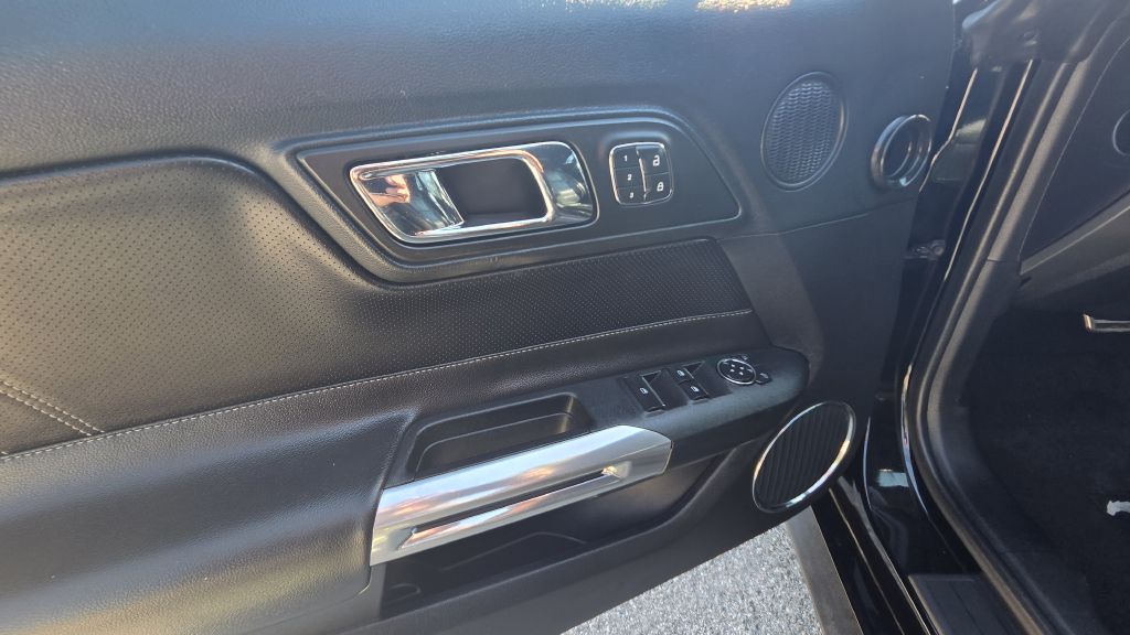 Photo 18 of this FORD MUSTANG