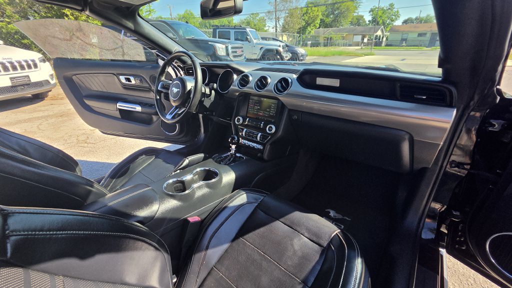 Photo 19 of this FORD MUSTANG