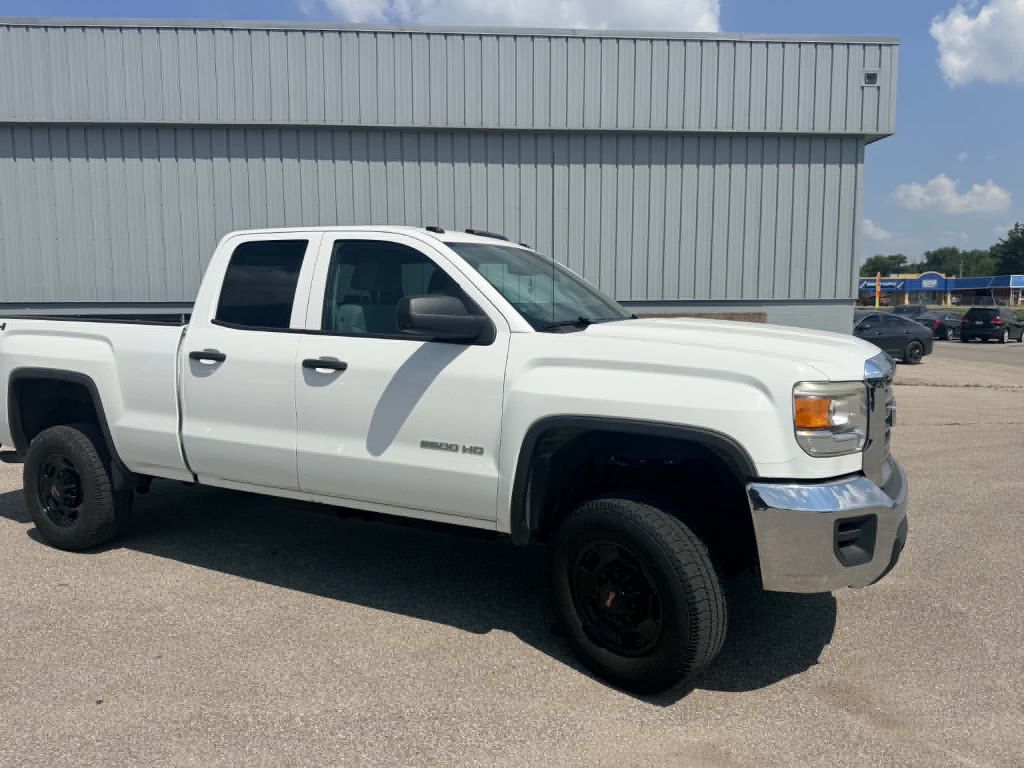 White 2015 GMC Sierra 2500HD Pickup Truck Four-Wheel Drive Automatic