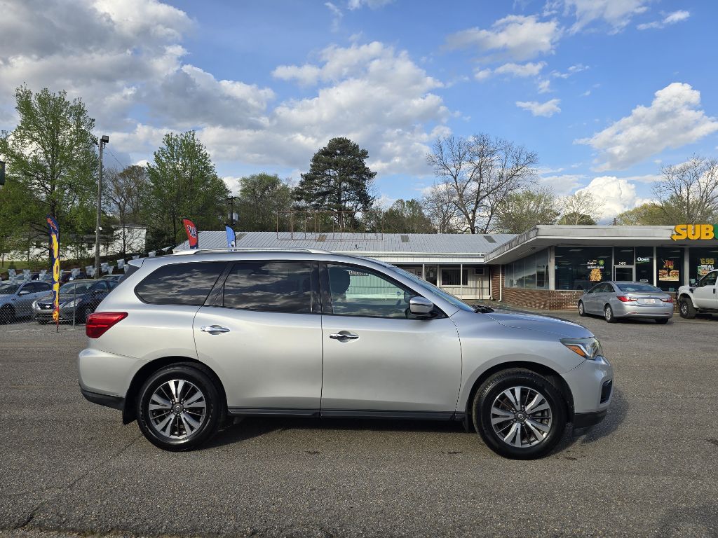 2017 Nissan Pathfinder S photo 4
