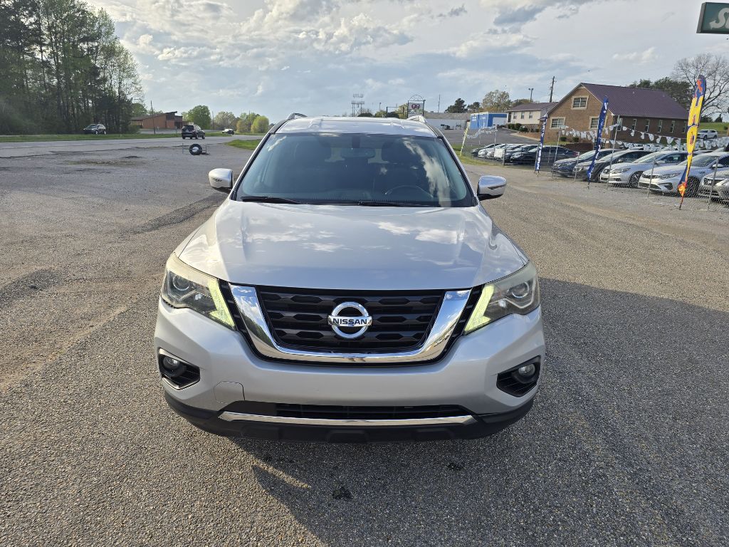 2017 Nissan Pathfinder S photo 2