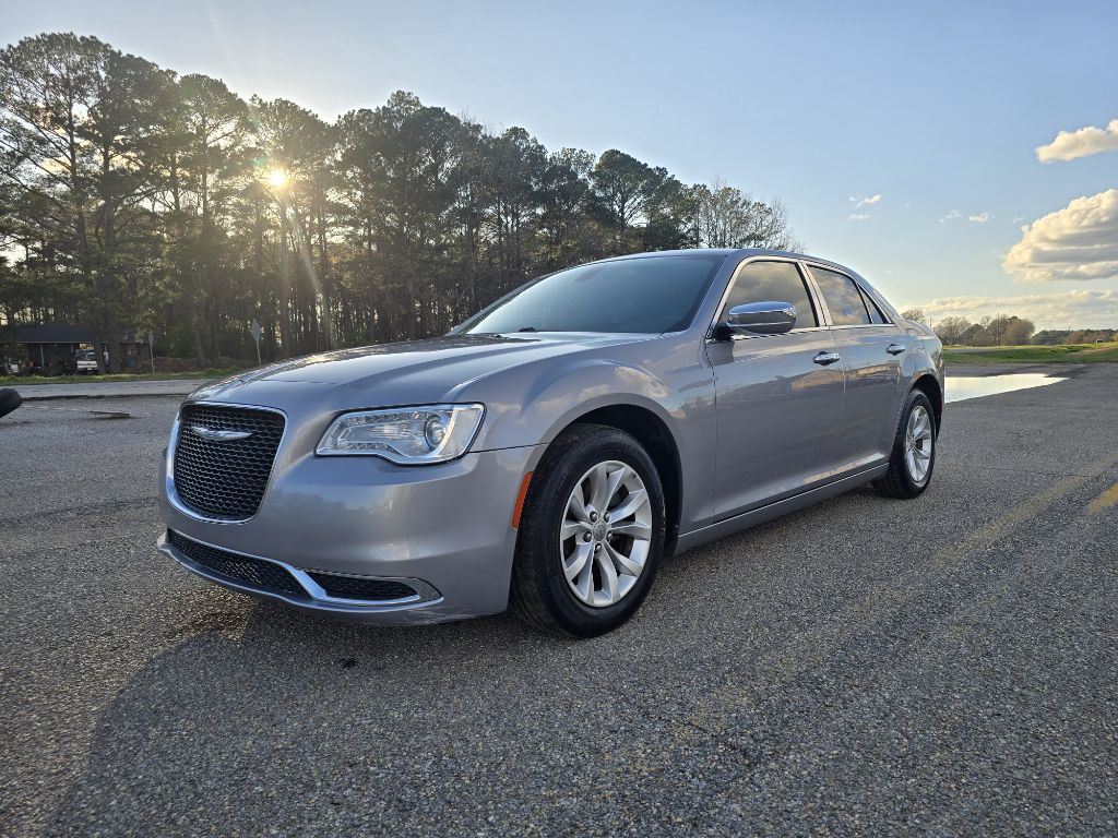 2015 Chrysler Town & Country Touring photo 2