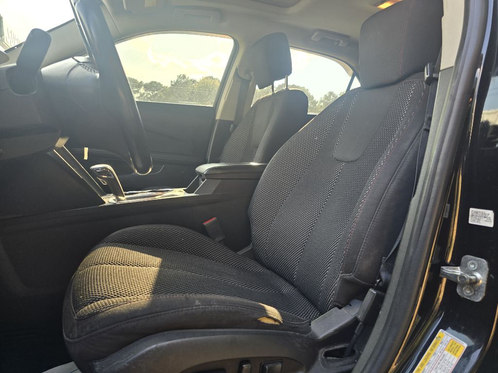 Photo 10 of this CHEVROLET EQUINOX