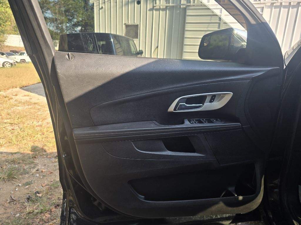 Photo 9 of this CHEVROLET EQUINOX