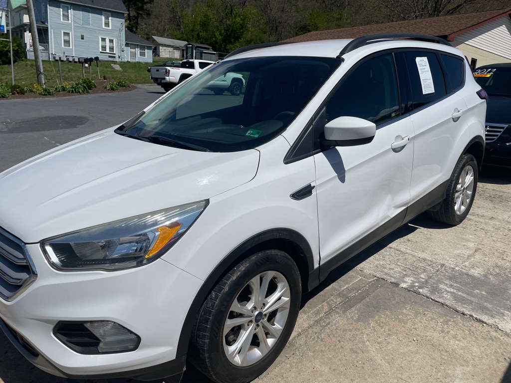 Photo 2 of this FORD ESCAPE