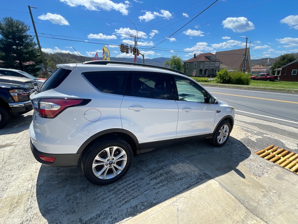 Photo 4 of this FORD ESCAPE