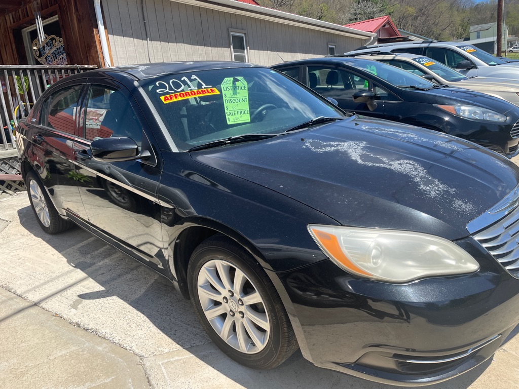 Photo 2 of this CHRYSLER 200