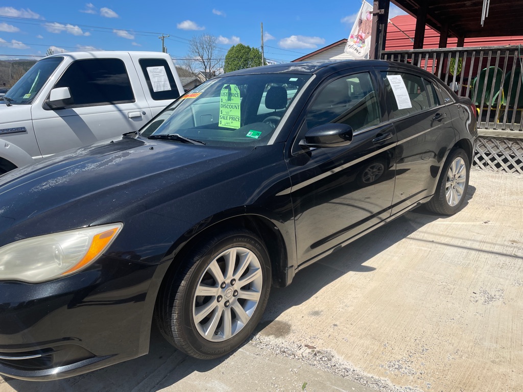 Photo 3 of this CHRYSLER 200