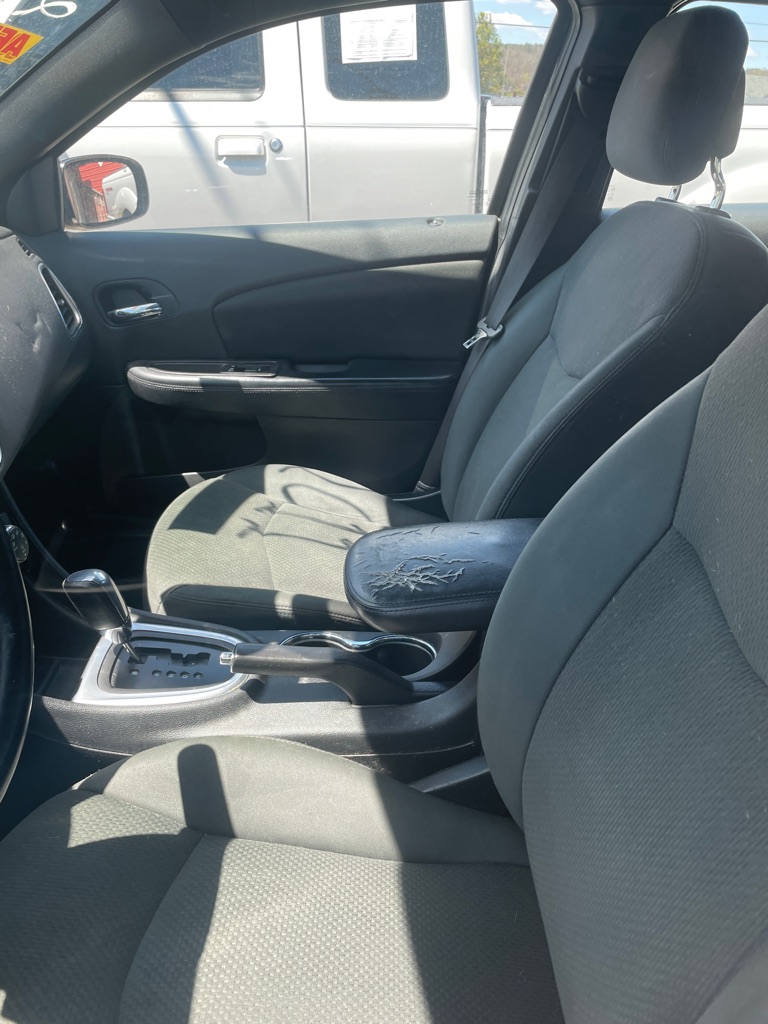 Photo 4 of this CHRYSLER 200
