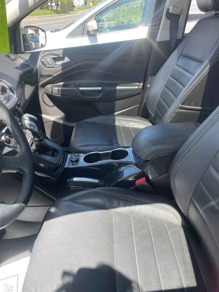 Photo 4 of this FORD ESCAPE