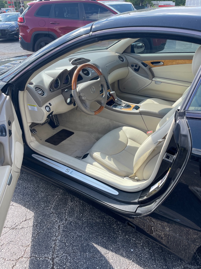Photo 5 of this MERCEDES-BENZ SL-CLASS