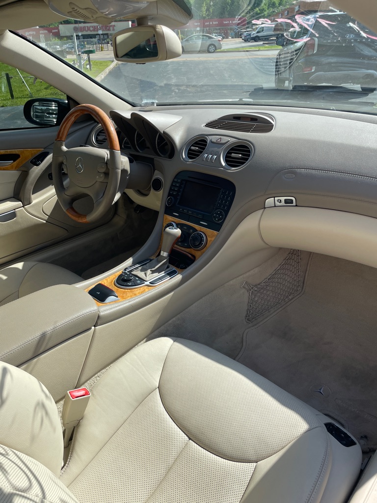 Photo 7 of this MERCEDES-BENZ SL-CLASS