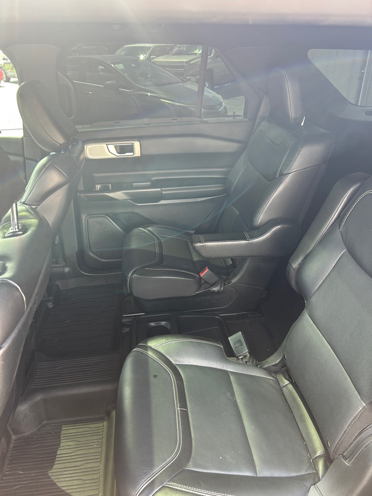 Photo 9 of this FORD EXPLORER