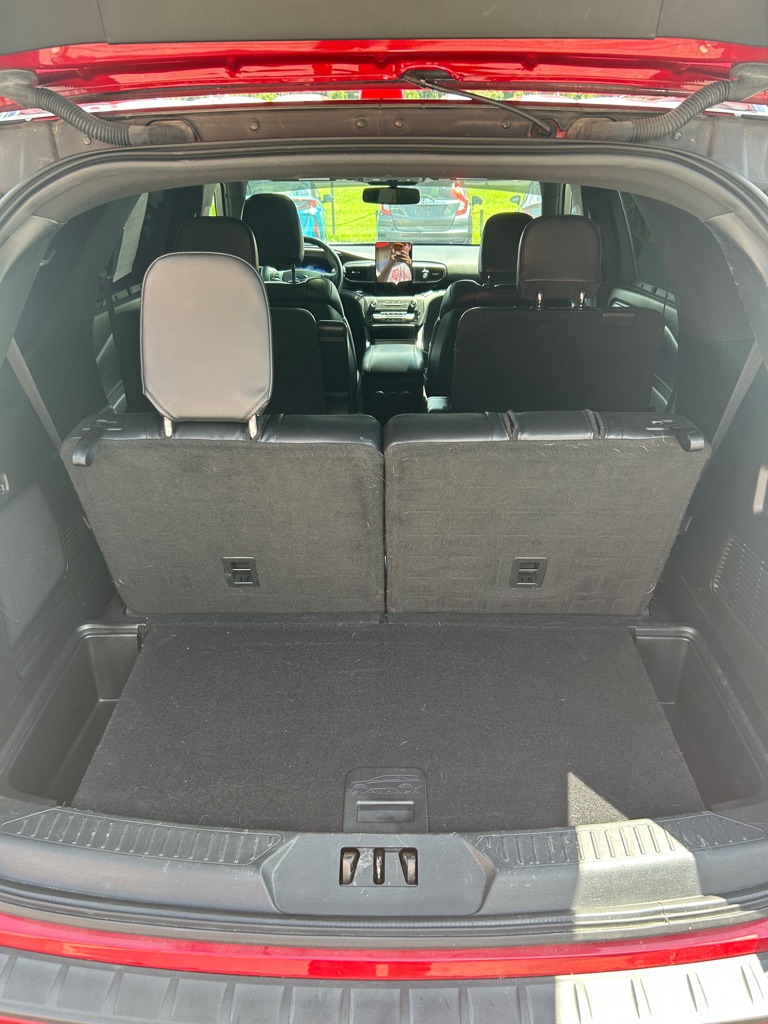 Photo 8 of this FORD EXPLORER