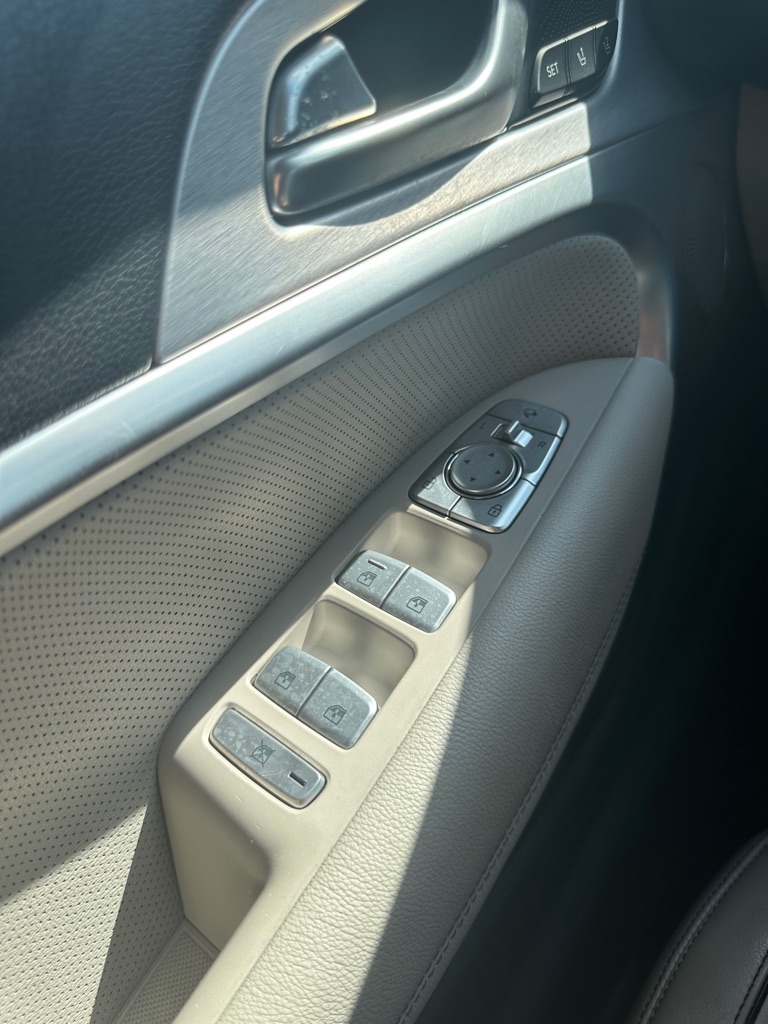Photo 7 of this GENESIS G70