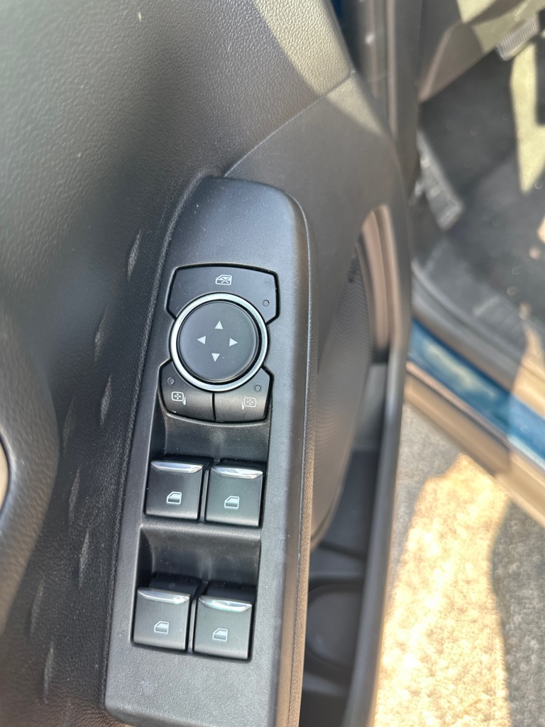Photo 7 of this FORD ESCAPE