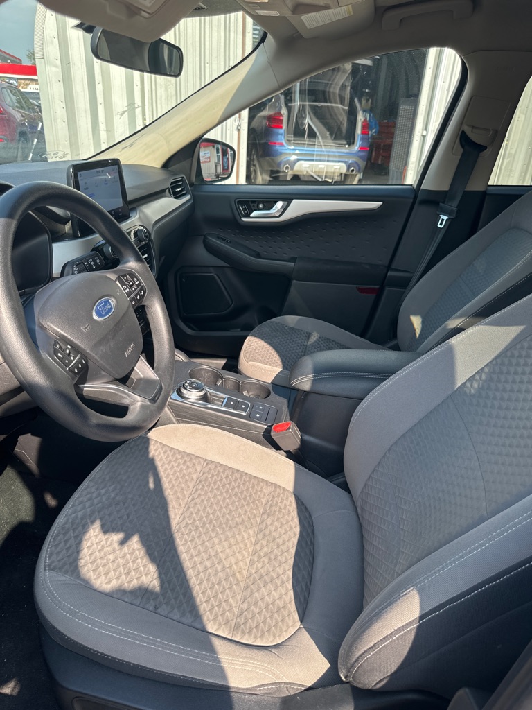 Photo 6 of this FORD ESCAPE