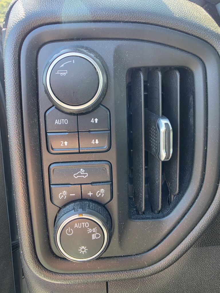 Photo 14 of this CHEVROLET SILVERADO 1500