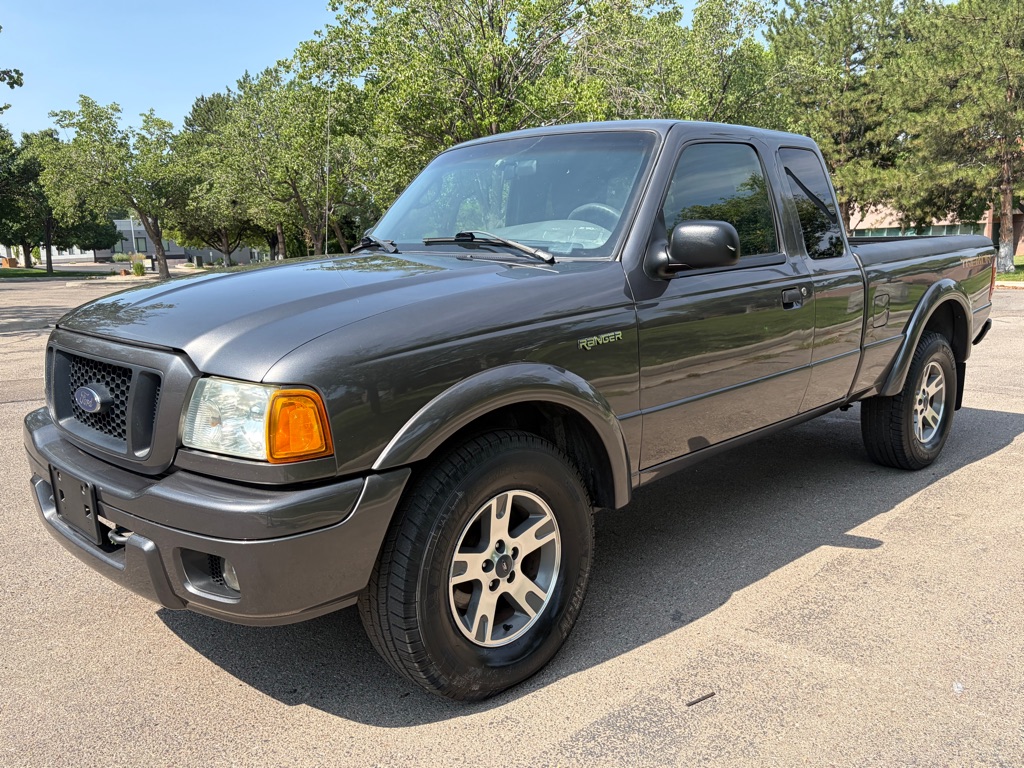 Gray 2004 Ford Ranger 4 Dr Edge 4WD Extended Cab SB Pickup Truck Four-Wheel Drive 5-Speed Manual