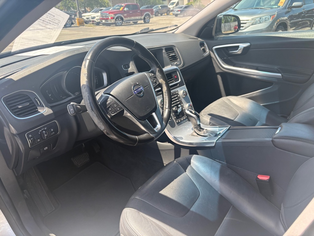 Photo 11 of this VOLVO V60 CROSS COUNT