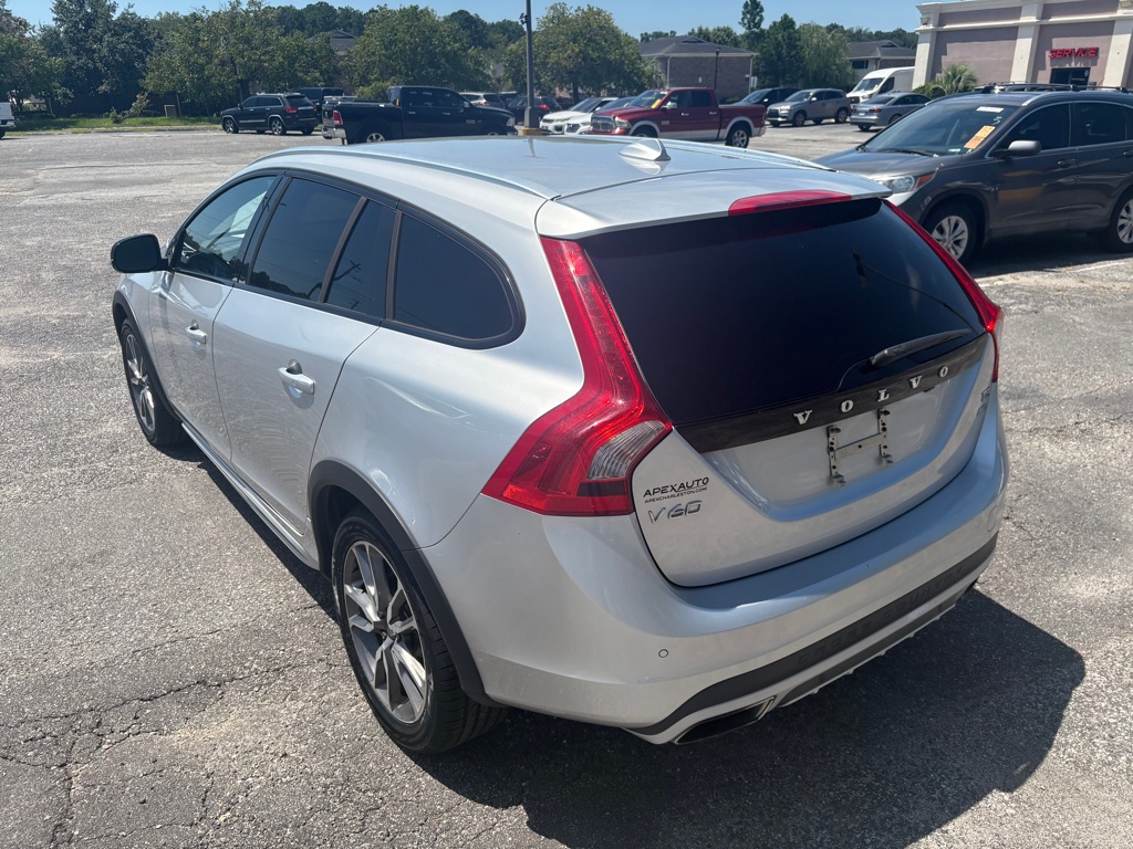 Photo 7 of this VOLVO V60 CROSS COUNT