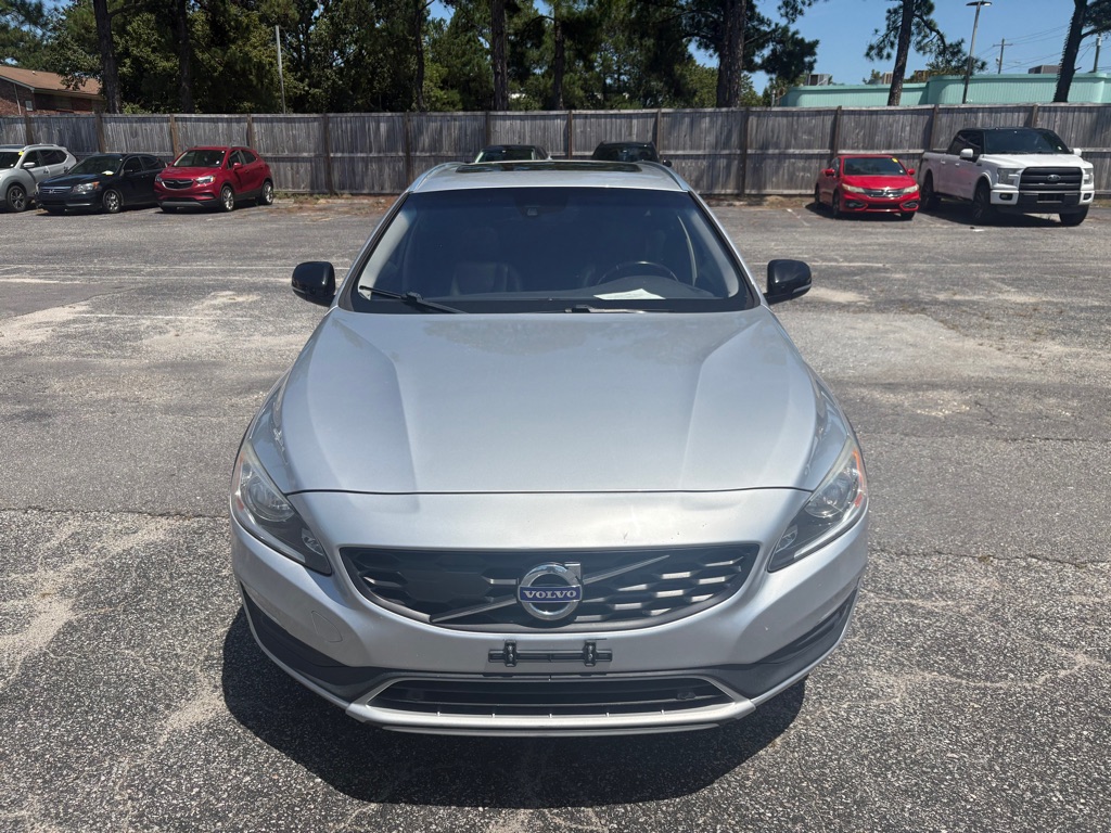 Photo 2 of this VOLVO V60 CROSS COUNT