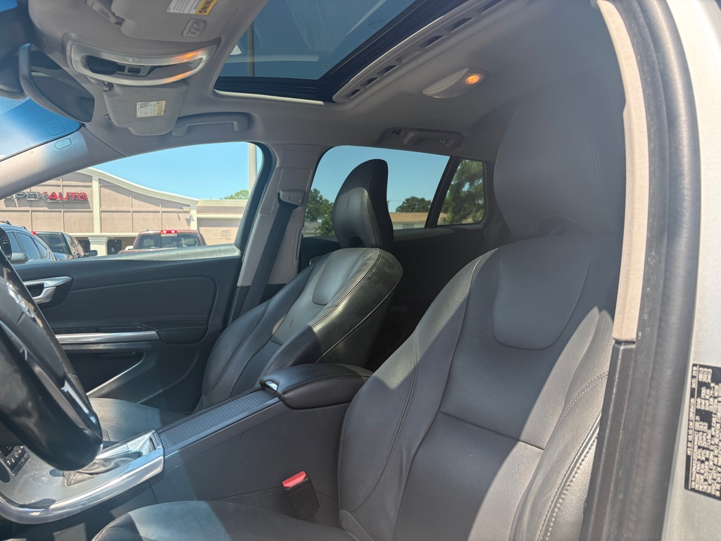 Photo 10 of this VOLVO V60 CROSS COUNT