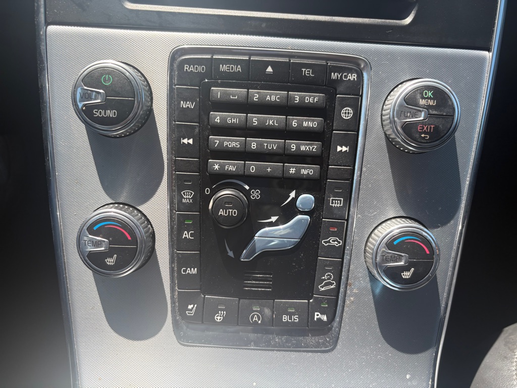 Photo 15 of this VOLVO V60 CROSS COUNT