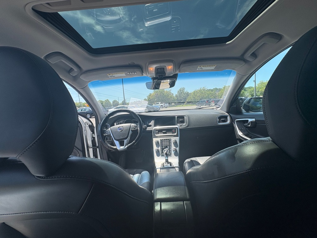 Photo 19 of this VOLVO V60 CROSS COUNT