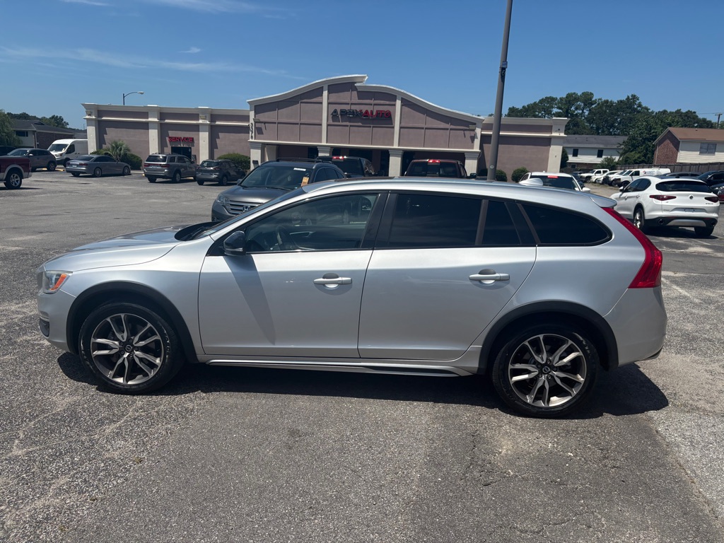 Photo 8 of this VOLVO V60 CROSS COUNT