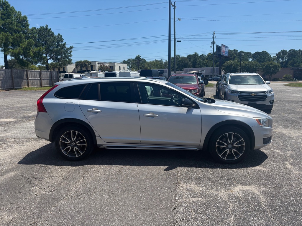 Photo 4 of this VOLVO V60 CROSS COUNT