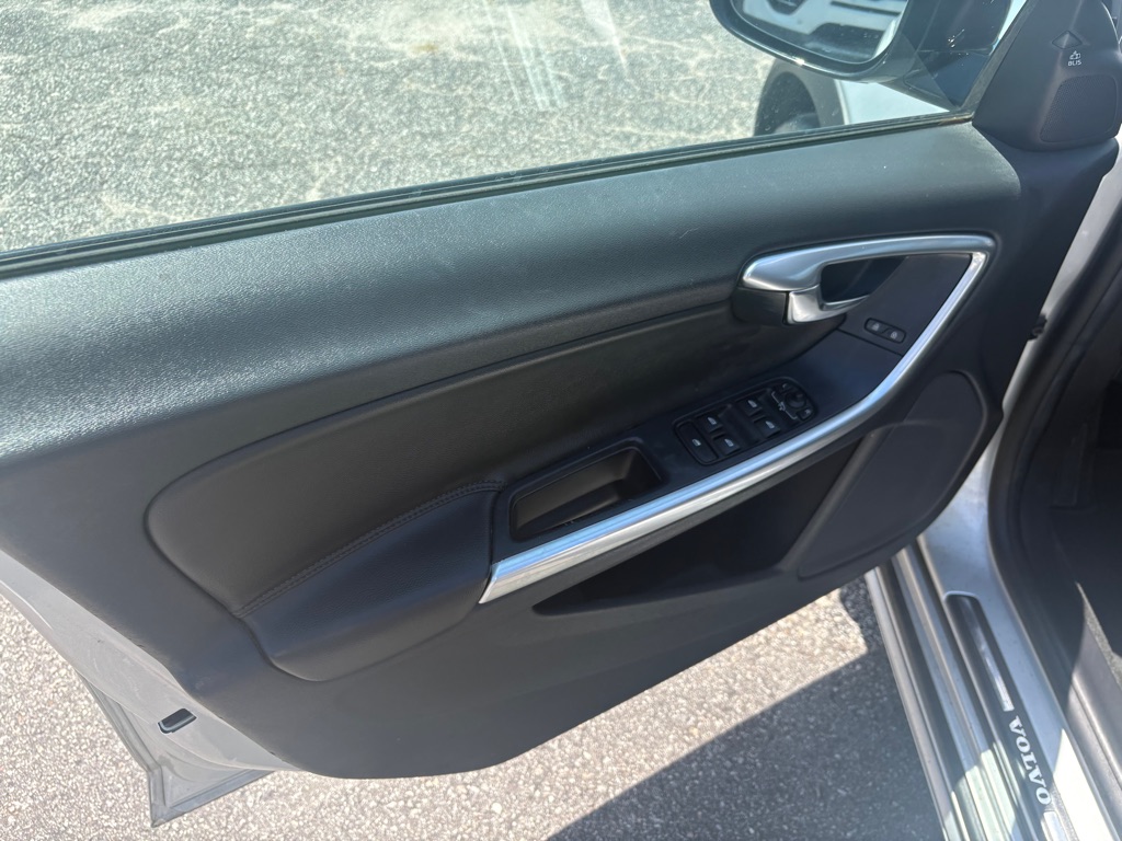 Photo 9 of this VOLVO V60 CROSS COUNT