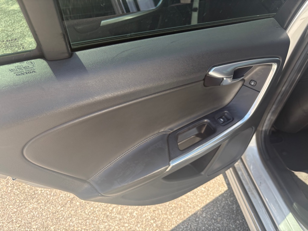 Photo 16 of this VOLVO V60 CROSS COUNT