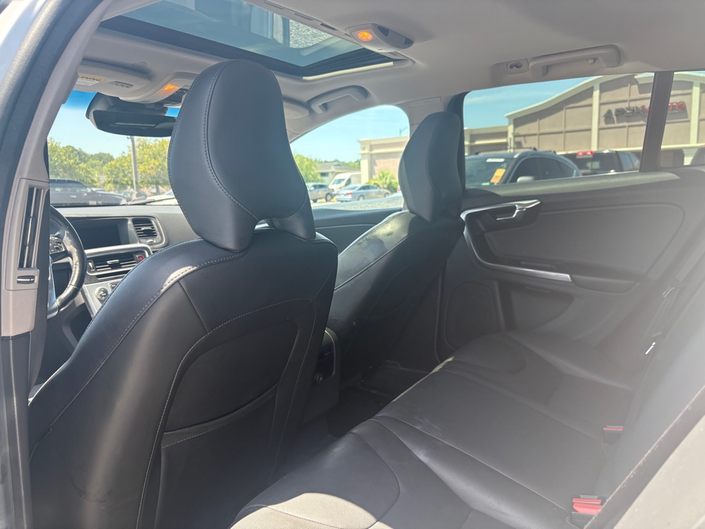 Photo 17 of this VOLVO V60 CROSS COUNT