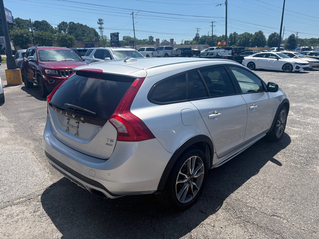 Photo 5 of this VOLVO V60 CROSS COUNT