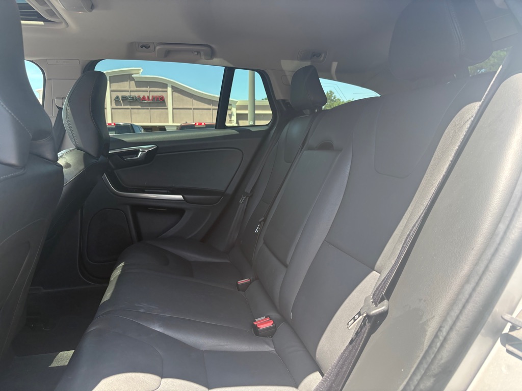 Photo 18 of this VOLVO V60 CROSS COUNT