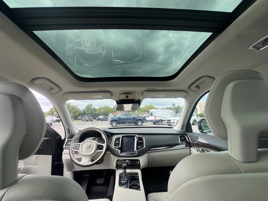 Photo 25 of this VOLVO XC90
