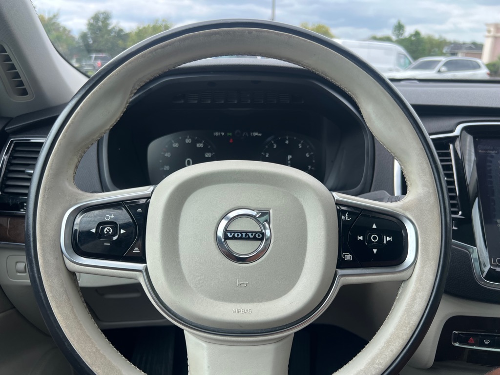Photo 12 of this VOLVO XC90