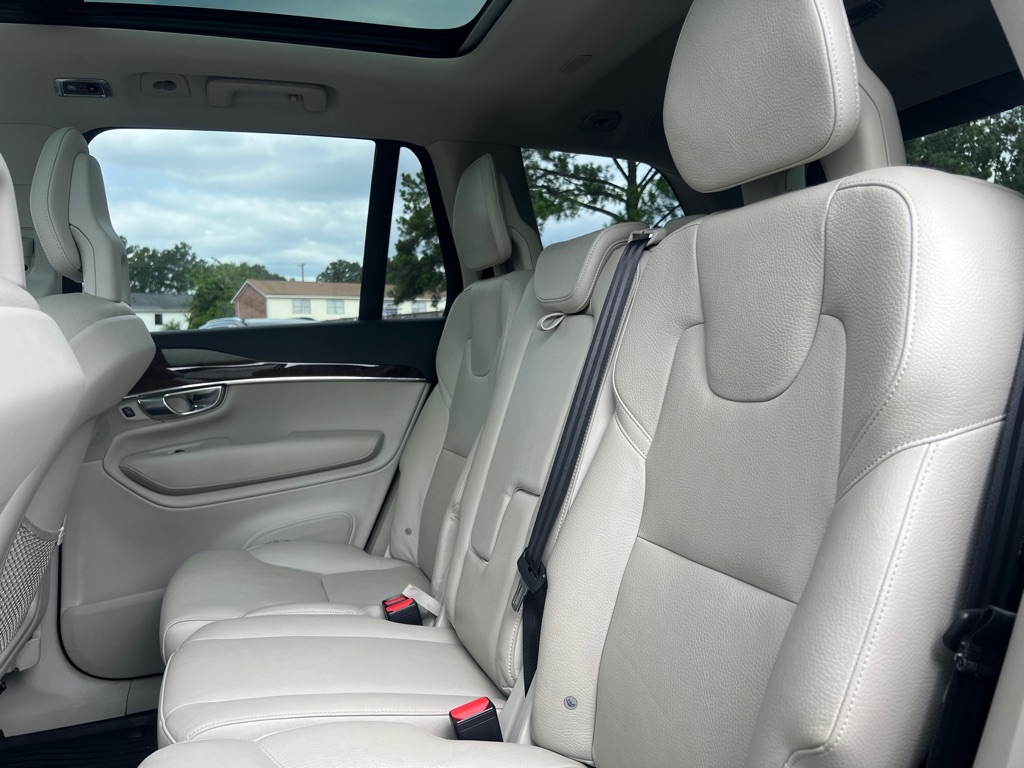 Photo 22 of this VOLVO XC90