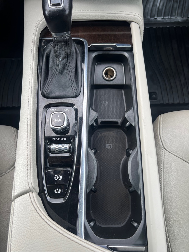 Photo 17 of this VOLVO XC90