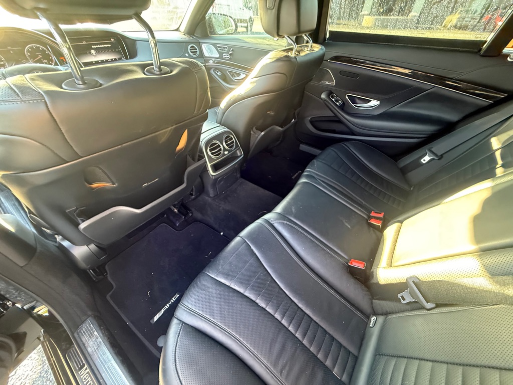Photo 18 of this MERCEDES-BENZ S-CLASS