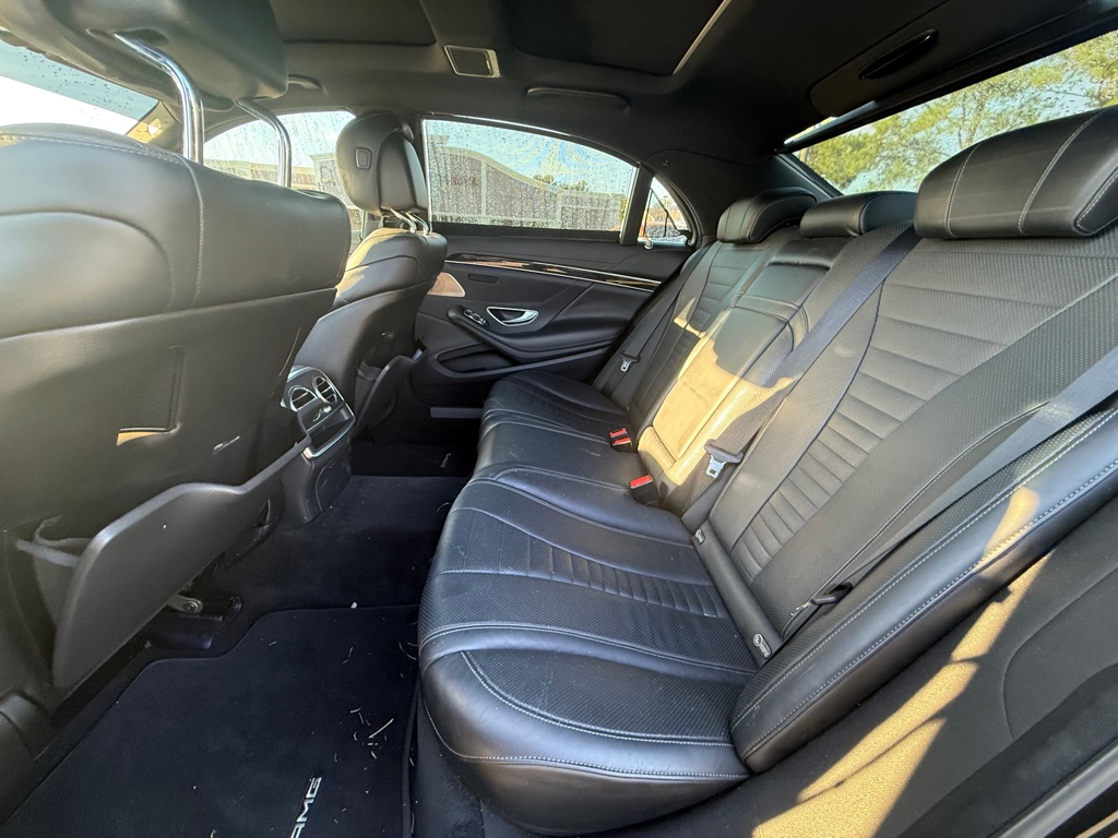 Photo 19 of this MERCEDES-BENZ S-CLASS